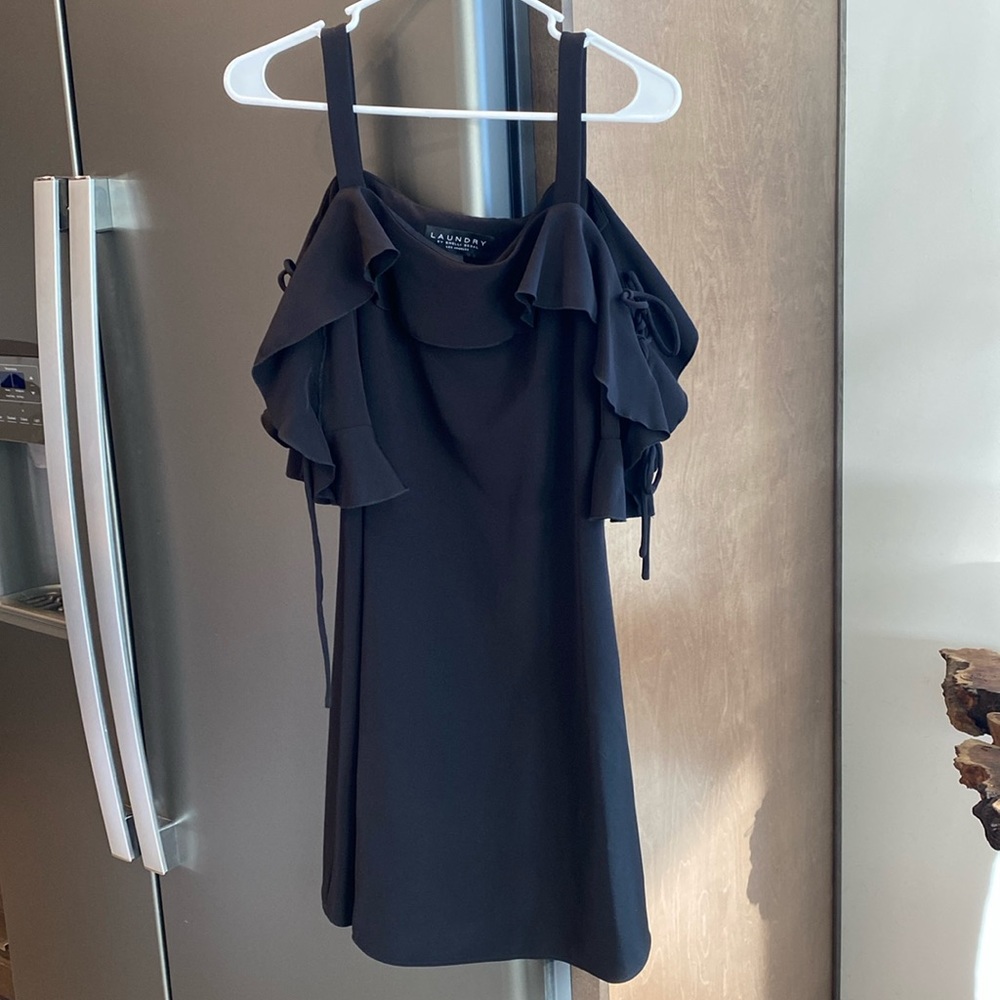 NWT laundry by Shelli Segal black dress with lace up drop sleeves